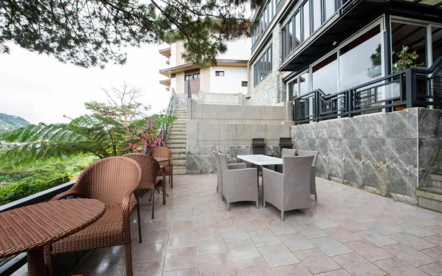 OYO 492 Sunset View Ridge Residences