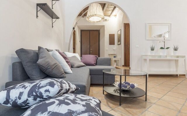 Pantheon Charming Apartment