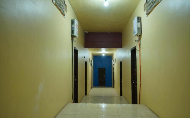 OYO 927 Carina Hotel