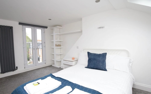 Stunning Central Oxford 3BR Home Inc. Parking