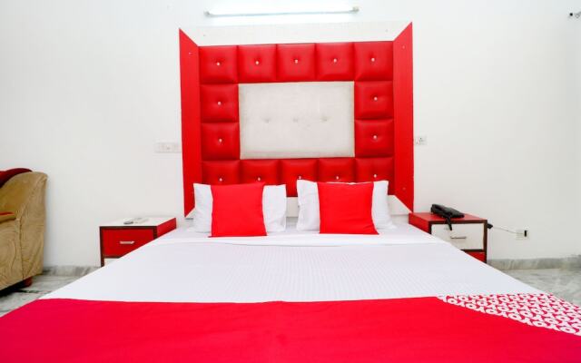 Oyo 37663 Hotel Royal Palace