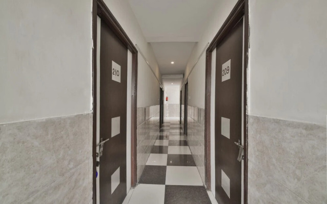OYO 45055 Hotel King's Palace