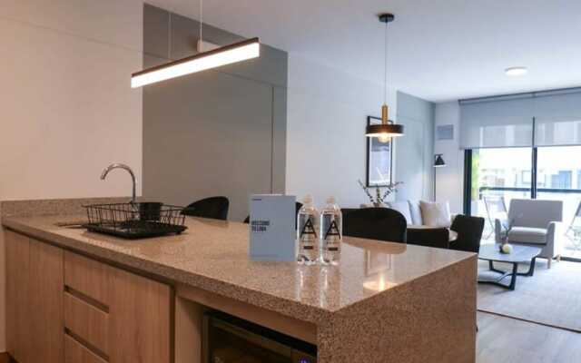 w Perfect 3BR With Balcony in Miraflores