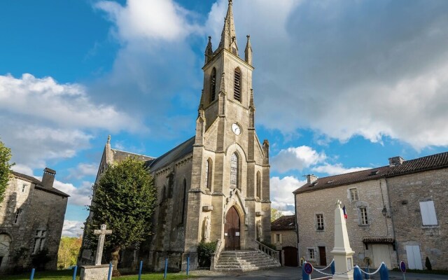 Characteristic Holiday Home, With Swimming Pool, Near Wonderful Wine and Castles