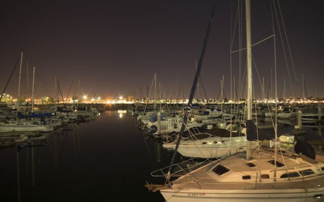houseboat