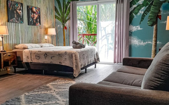 Skully's House - Hotel & Hostel