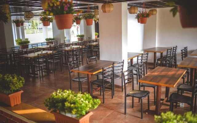 White House Beach Resort