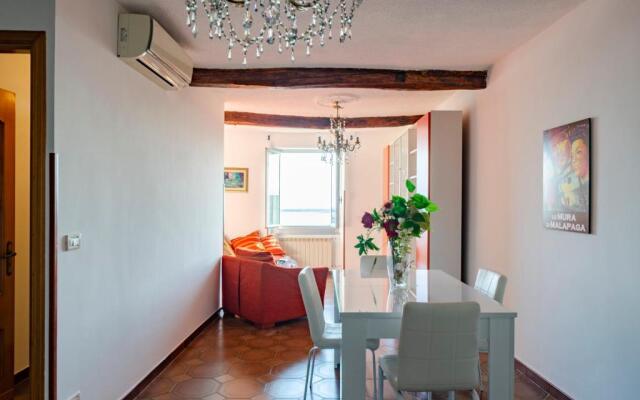 ALTIDO Sunny 2-bed flat near Aquarium