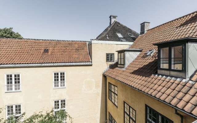 Apartment with Private Terrace