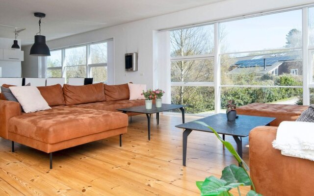 Gorgeous Holiday Home in Ebeltoft with Hot Tub