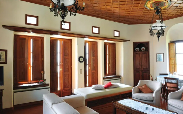 The Fountainhead Historic Chalet By JJ
