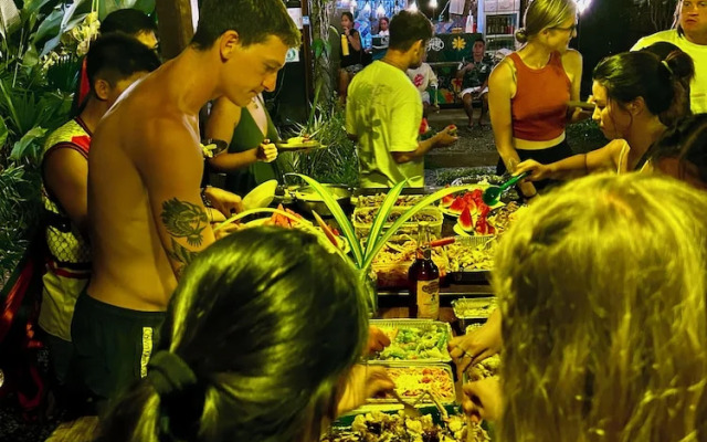 Ilakai Hostel - Adults Only