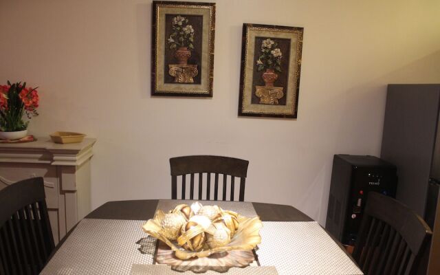 Cozy, Classy Duplex near NYC