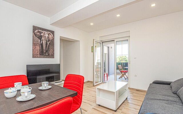 Nice Apartment in Brodarica With Wifi and 1 Bedrooms
