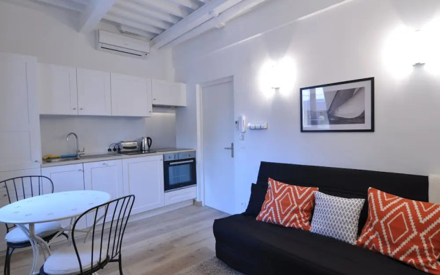 Picasso Apartments