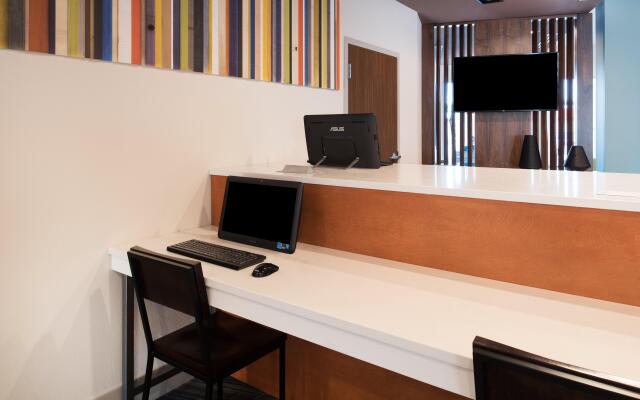 Holiday Inn Express & Suites Kingdom City, an IHG Hotel