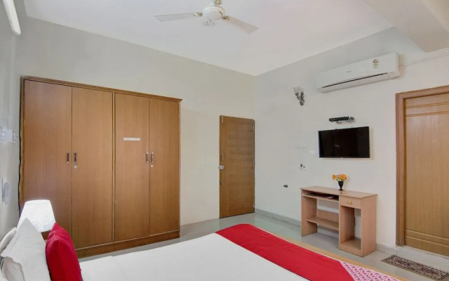 OYO 20008 SilverKey Madhapur