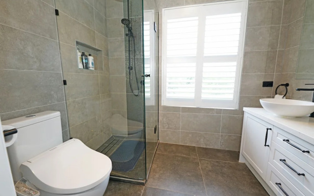 Charming 6 BRM Villa in Melbourne East