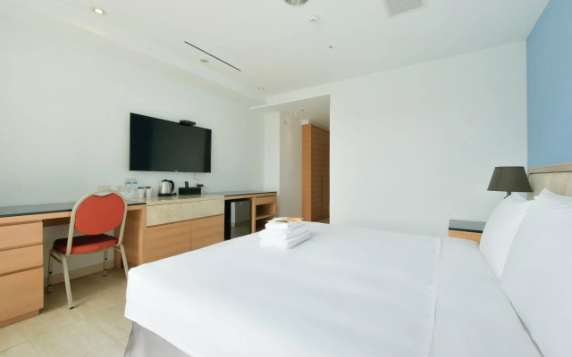 Champs Elysees Hotel
