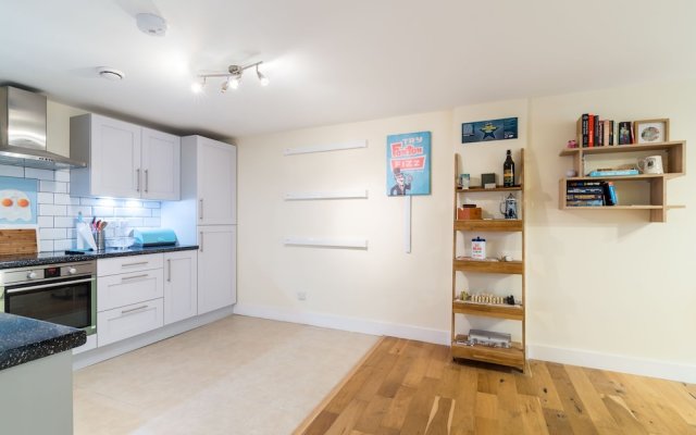 Fantastic Central Brixton Flat for up to 6 Guests