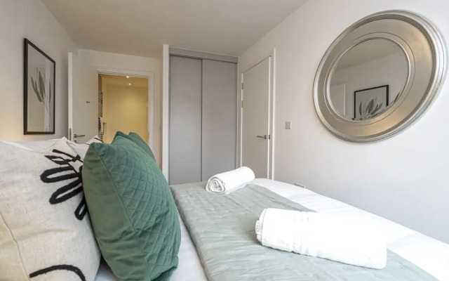 Modern Flat Near City Centre