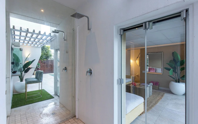 YOLO Spaces - Clifton Private Beach Villa
