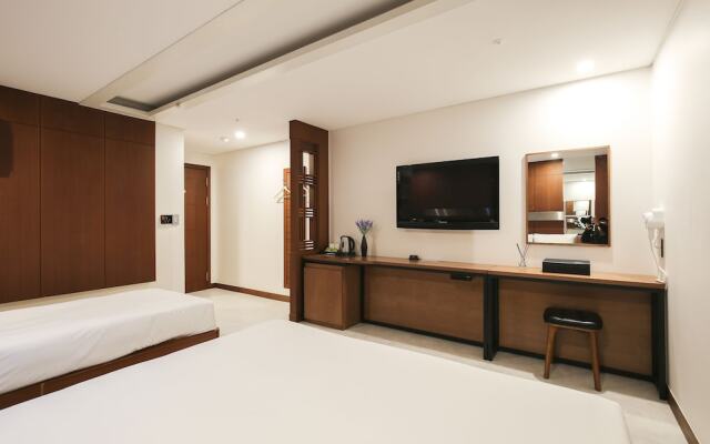 Themepark Tourist Hotel