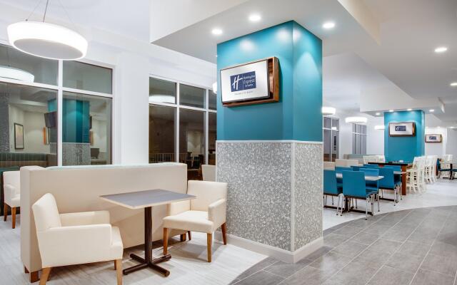 Holiday Inn Express & Suites Panama City Beach - Beachfront by IHG