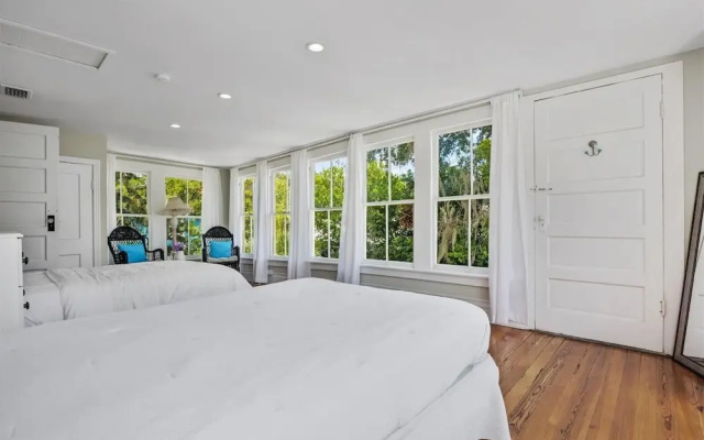 Casa Doble - Two Units, One Location!