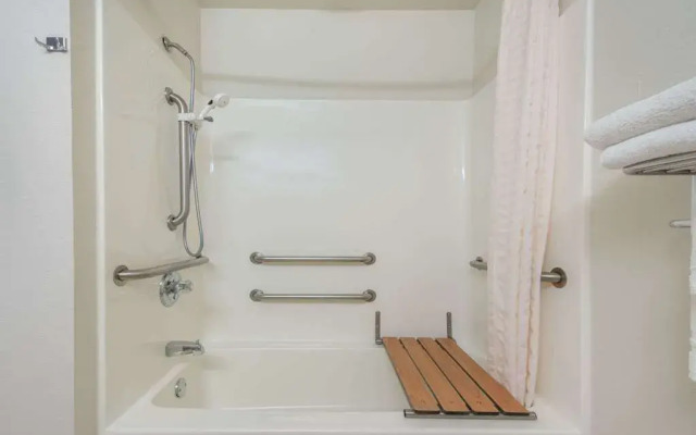 Microtel Inn & Suites By Wyndham Altus