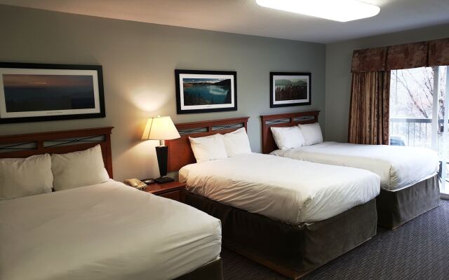 Riverland Inn & Suites