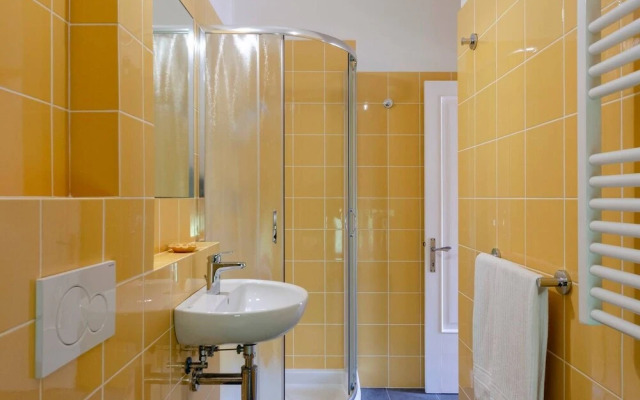 ALTIDO Pretty House in Vernazza Middle Apartment