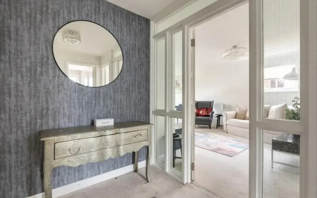 Spacious 1 bed Apartment With Parking & Balcony!