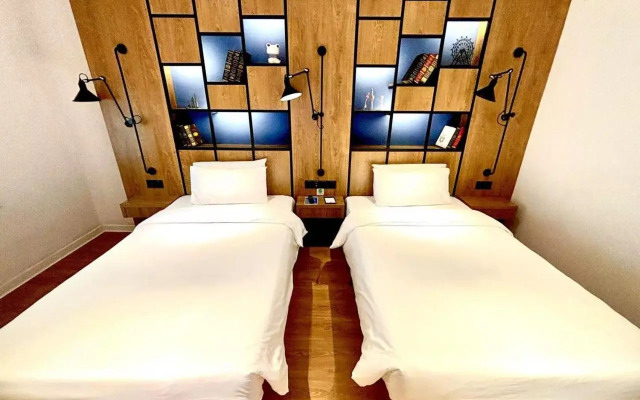 Middle Huaihai Road Homestay