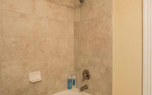 2 BR Suite with balcony by Frontdesk