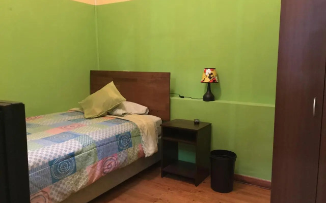 Hostal Tricontinental