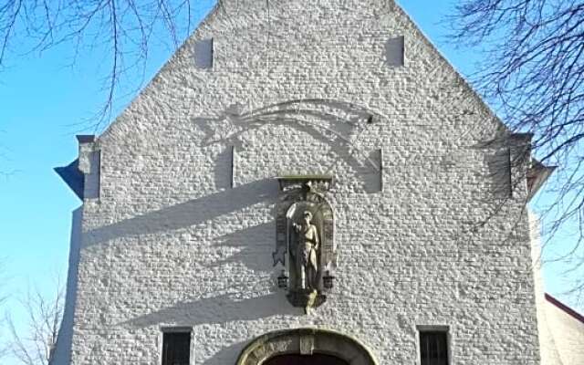 hotelImage