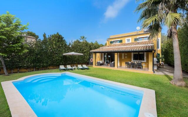 Beautiful Holiday Home In Alcudia With Pool