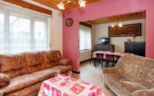 Quaint Holiday Home With Fenced Garden in Manhay