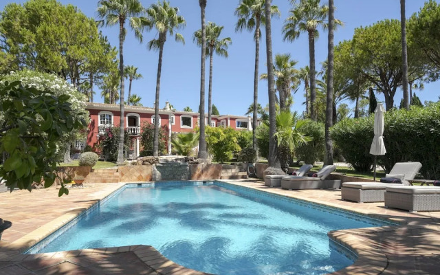 Villa Oasis by Cadenzalux