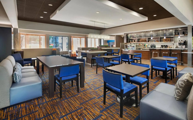 Courtyard by Marriott Addison Midway