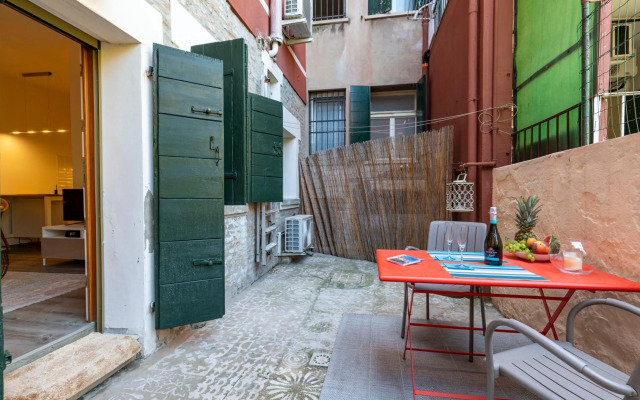 Snug Apartment With Private Courtyard M0270422677