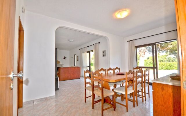 Close to Amenities, Free air Conditioning and Wi-fi