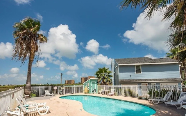 Cayman Escape 35 by RedAwning