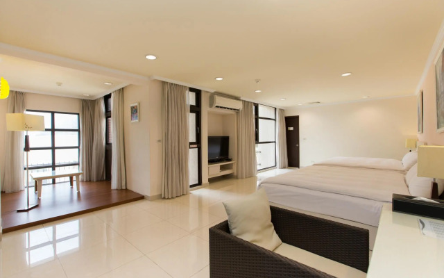 F Hotel - Sanyi
