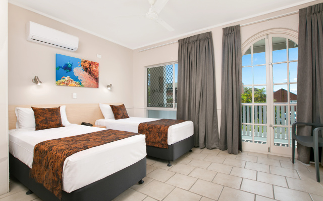 Comfort Inn Cairns City – Guest Rooms – Cairns