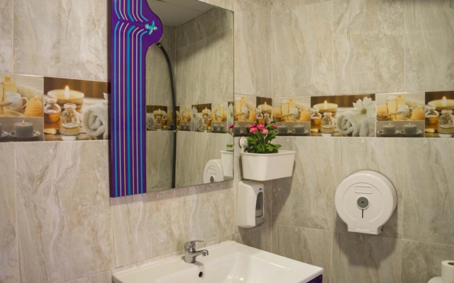 Go Bcn Hostal Ideal Badal - Hostel