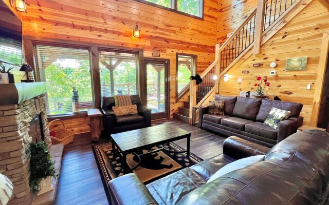 South Side Serenity 2 Bedroom Cabin by RedAwning