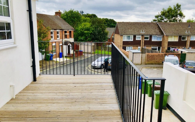 Everest Apartments Aldershot by SAZ Living