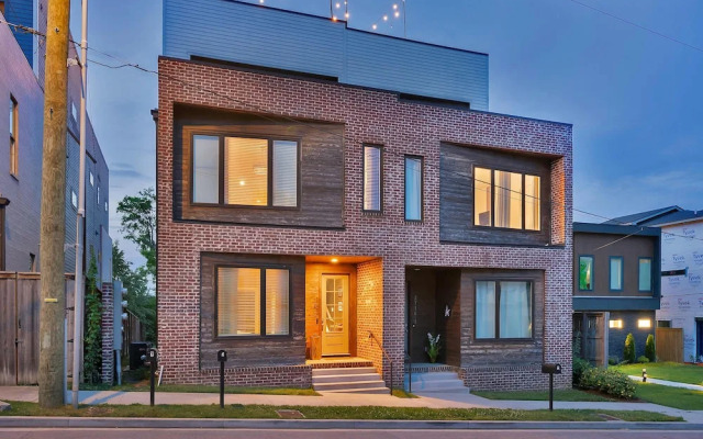 Rooftop Deck Shuffleboard BBQ Near Downtown